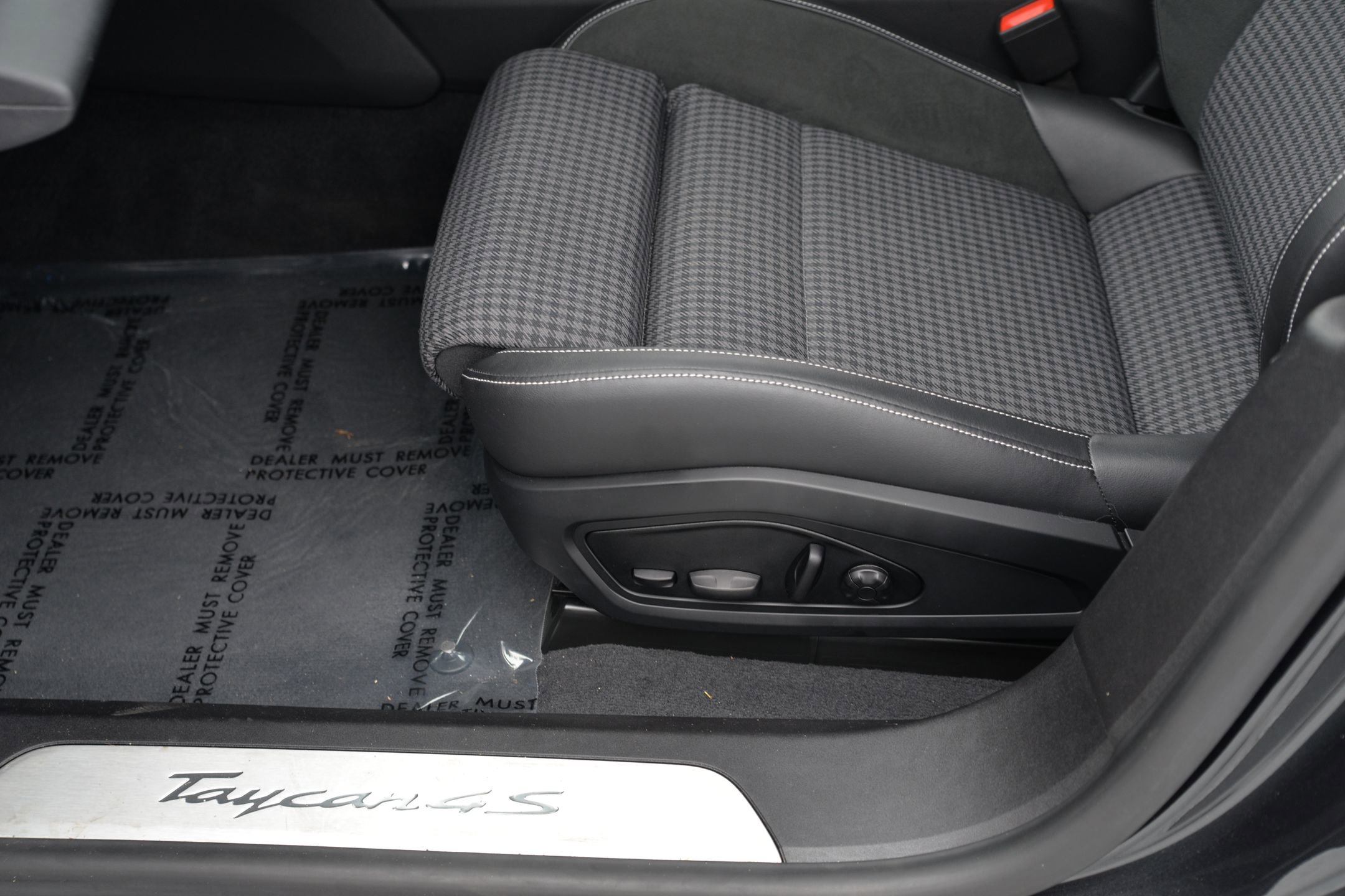 Certified 2025 Porsche Taycan 4S image 25