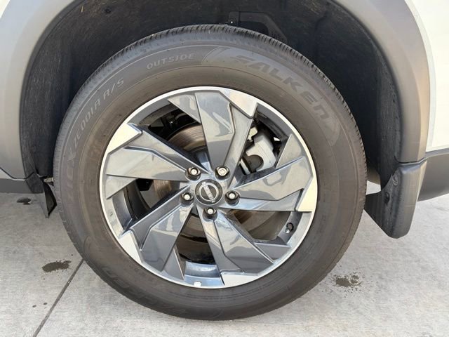 Used 2025 Nissan Rogue SV image 7