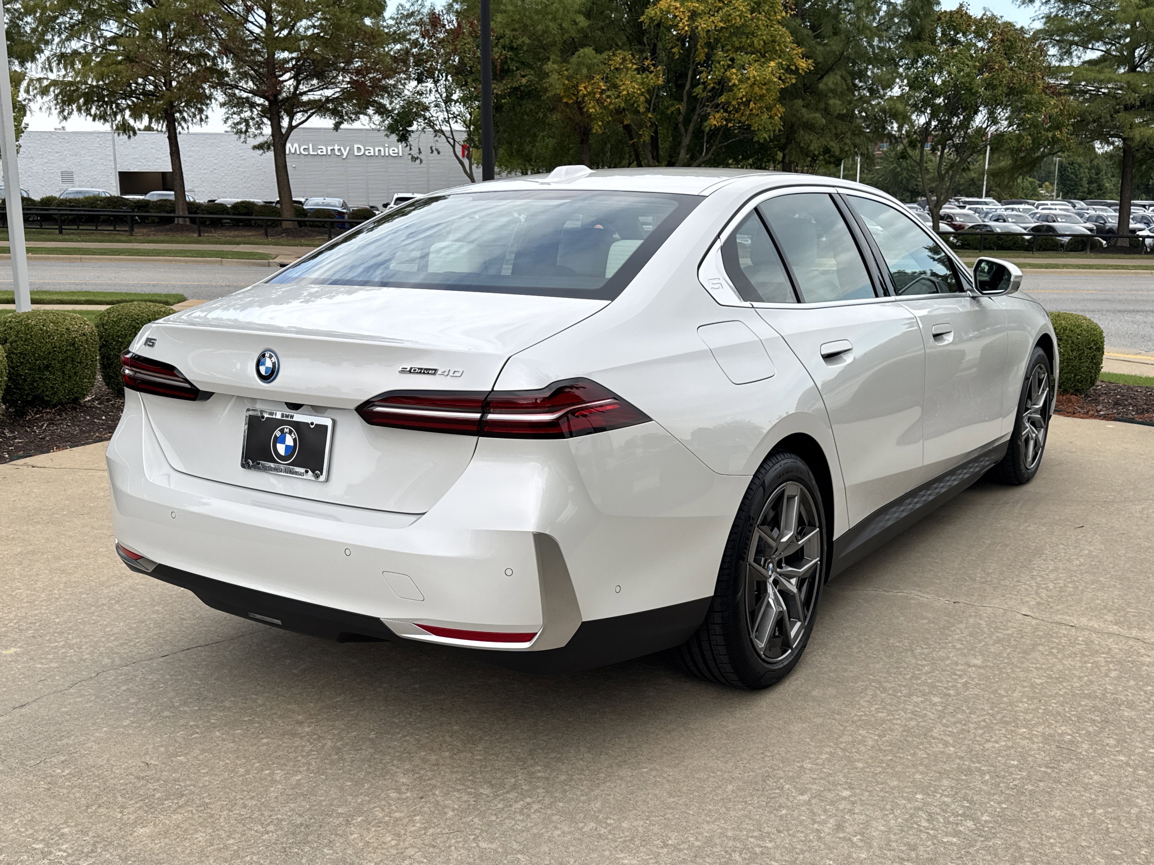 New 2026 BMW i5 eDrive40 w/ Premium Package image 5