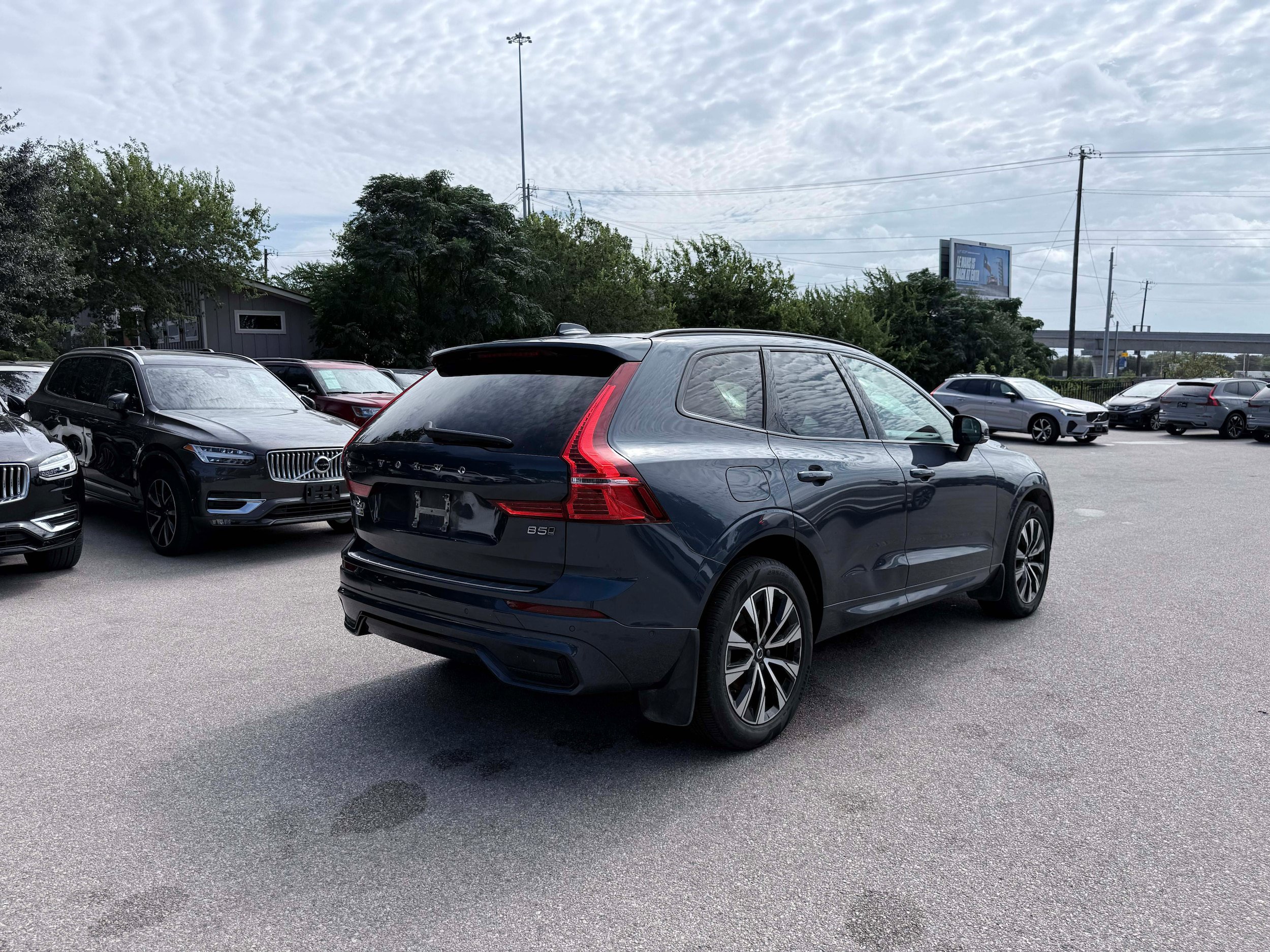 Certified 2023 Volvo XC60 B5 Plus w/ Climate Package AWD/4WD image 5