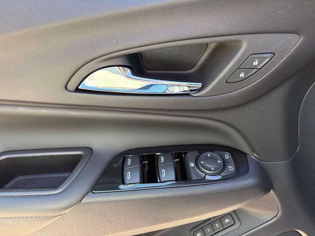 Used 2023 Chevrolet Equinox Premier FWD image 14