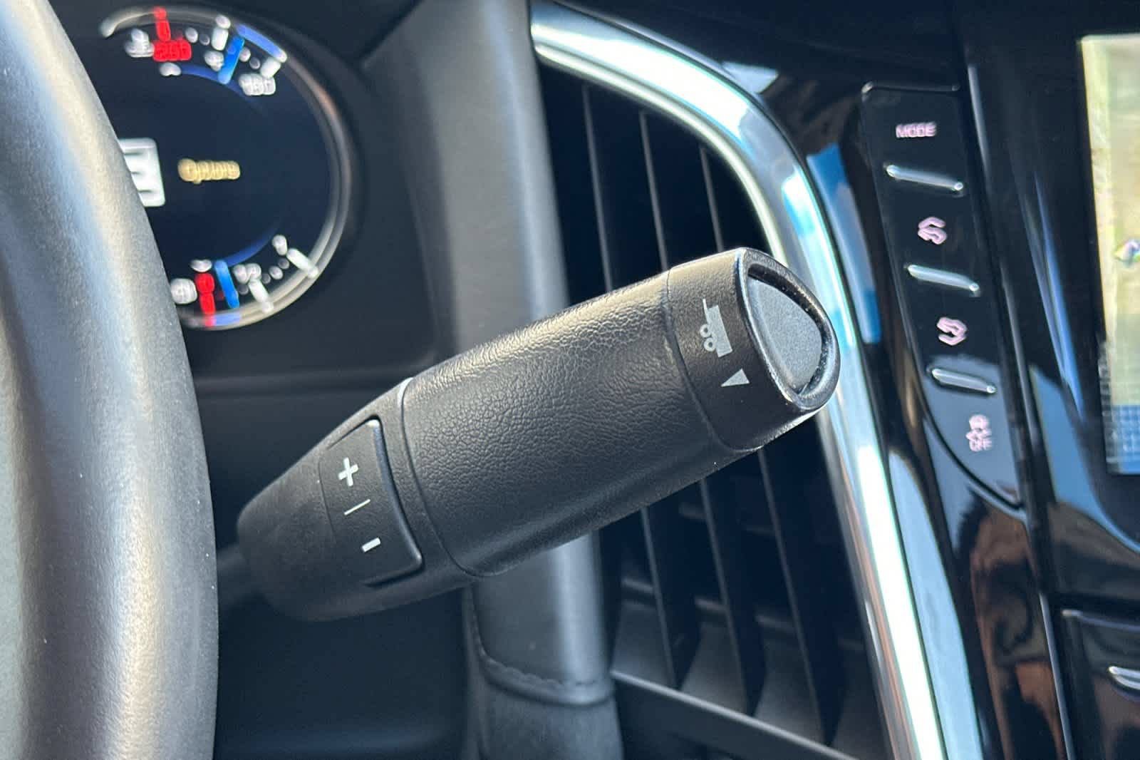 Used 2018 Cadillac Escalade Platinum AWD/4WD image 25