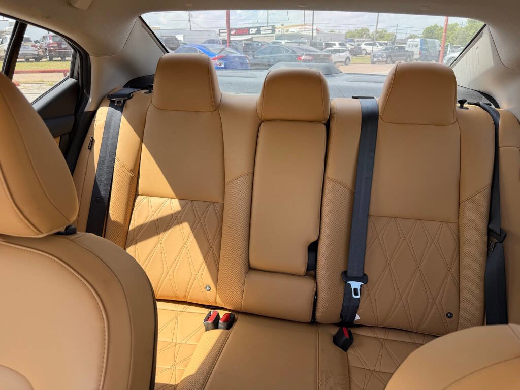 Used 2025 Nissan Sentra SV w/ SV Premium Package image 18