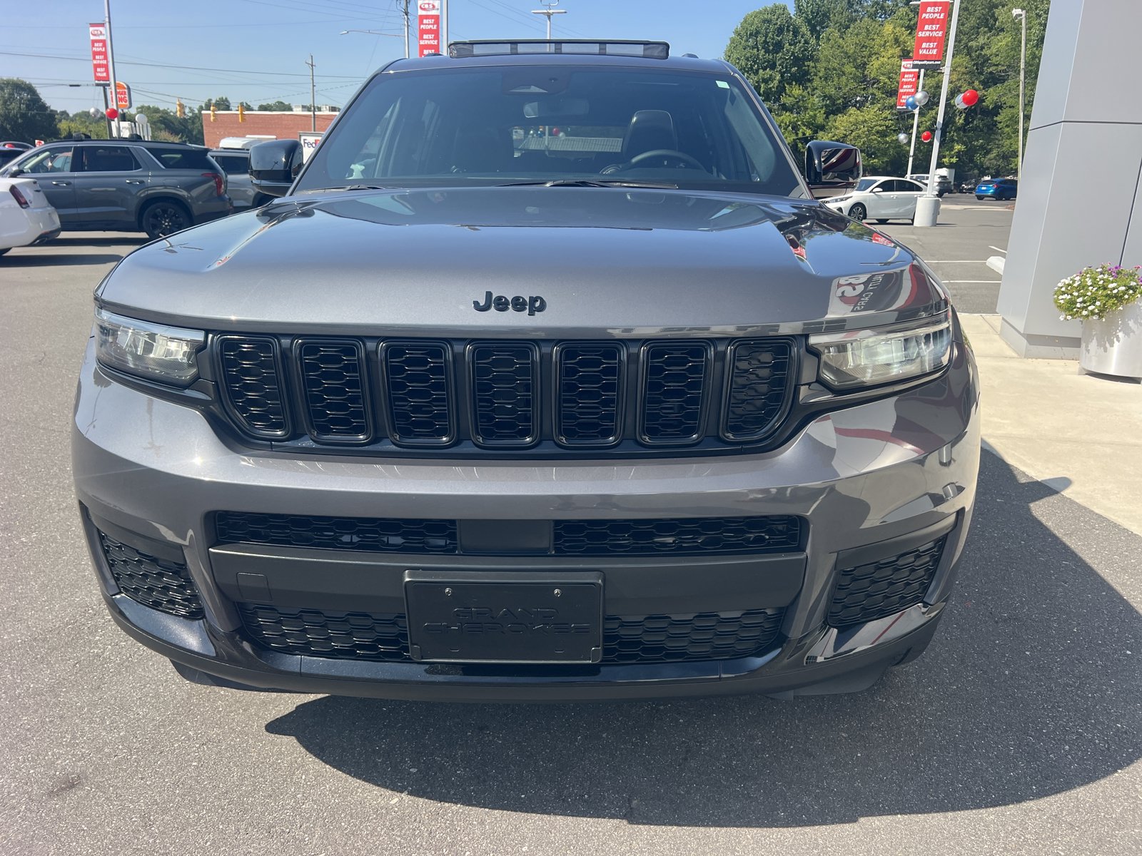 Used 2023 Jeep Grand Cherokee L Laredo AWD/4WD image 2