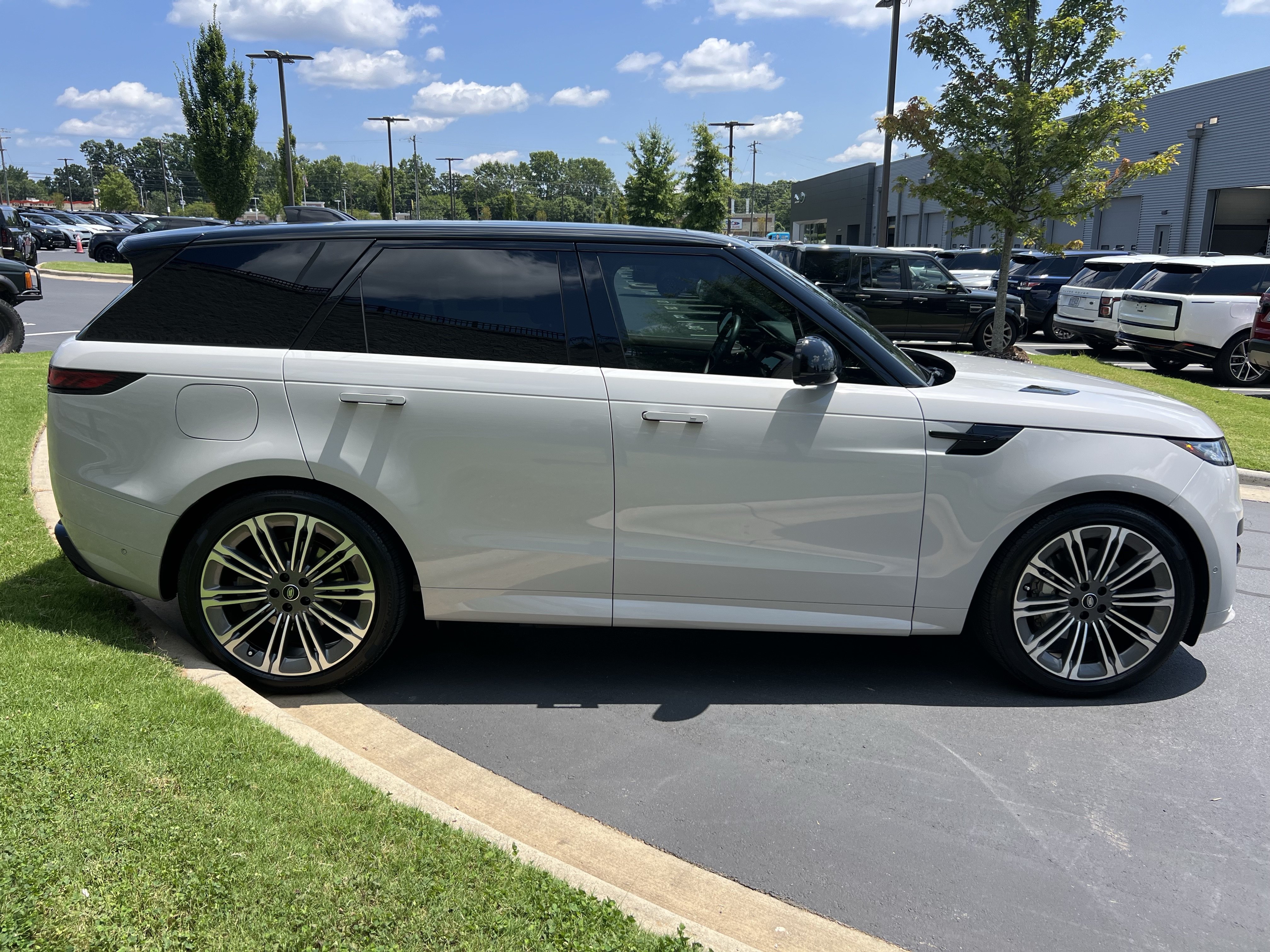 Certified 2025 Land Rover Range Rover Sport Dynamic SE AWD/4WD image 8