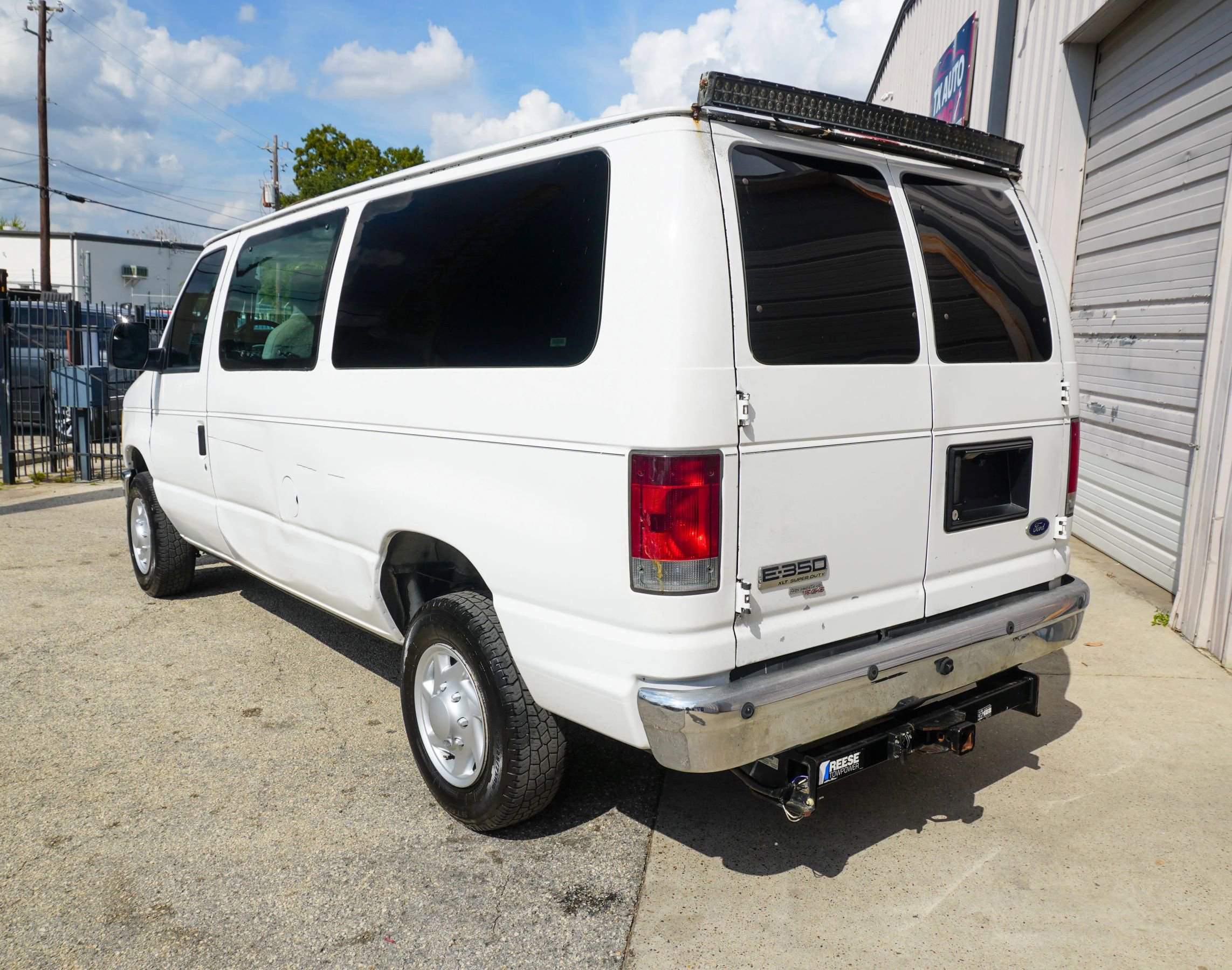 Used 2011 Ford E-350 and Econoline 350 XLT image 5