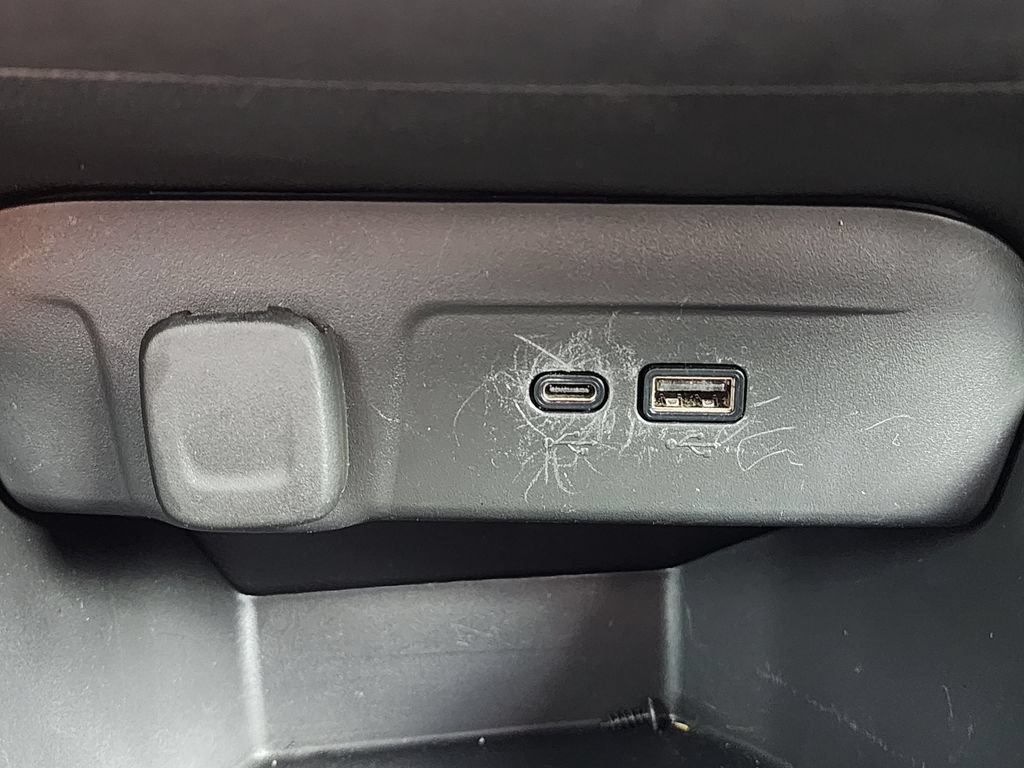 Used 2025 Chevrolet Trax RS FWD image 21