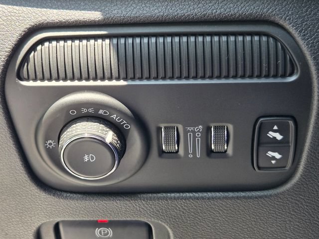 Used 2023 Jeep Wagoneer L Series III w/ Premium Group I AWD/4WD image 14