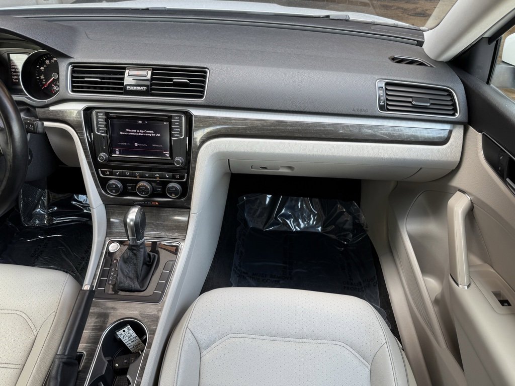 Used 2018 Volkswagen Passat 2.0T SE image 21