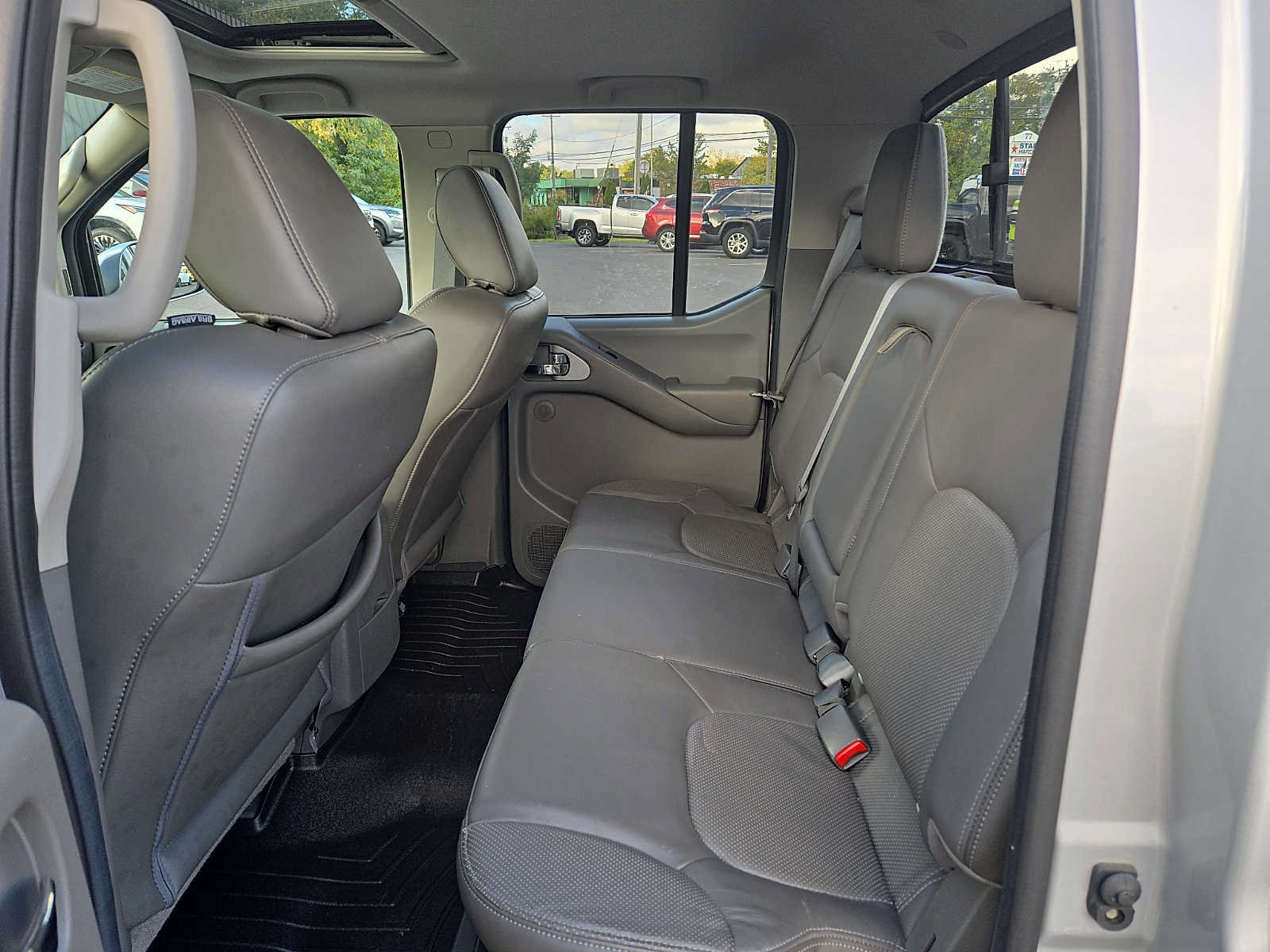 Used 2019 Nissan Frontier SL AWD/4WD image 10