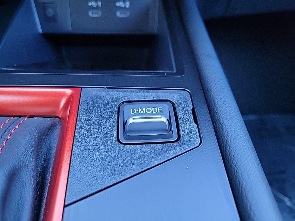 Certified 2025 Nissan Kicks SR FWD image 28