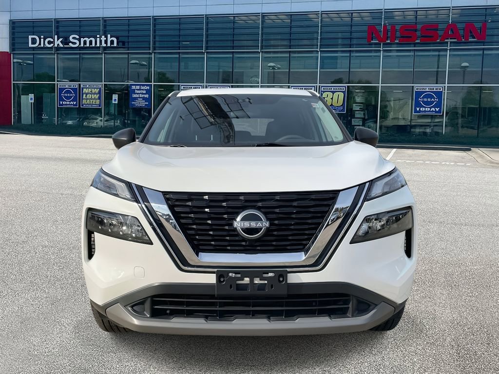 Used 2023 Nissan Rogue S image 2