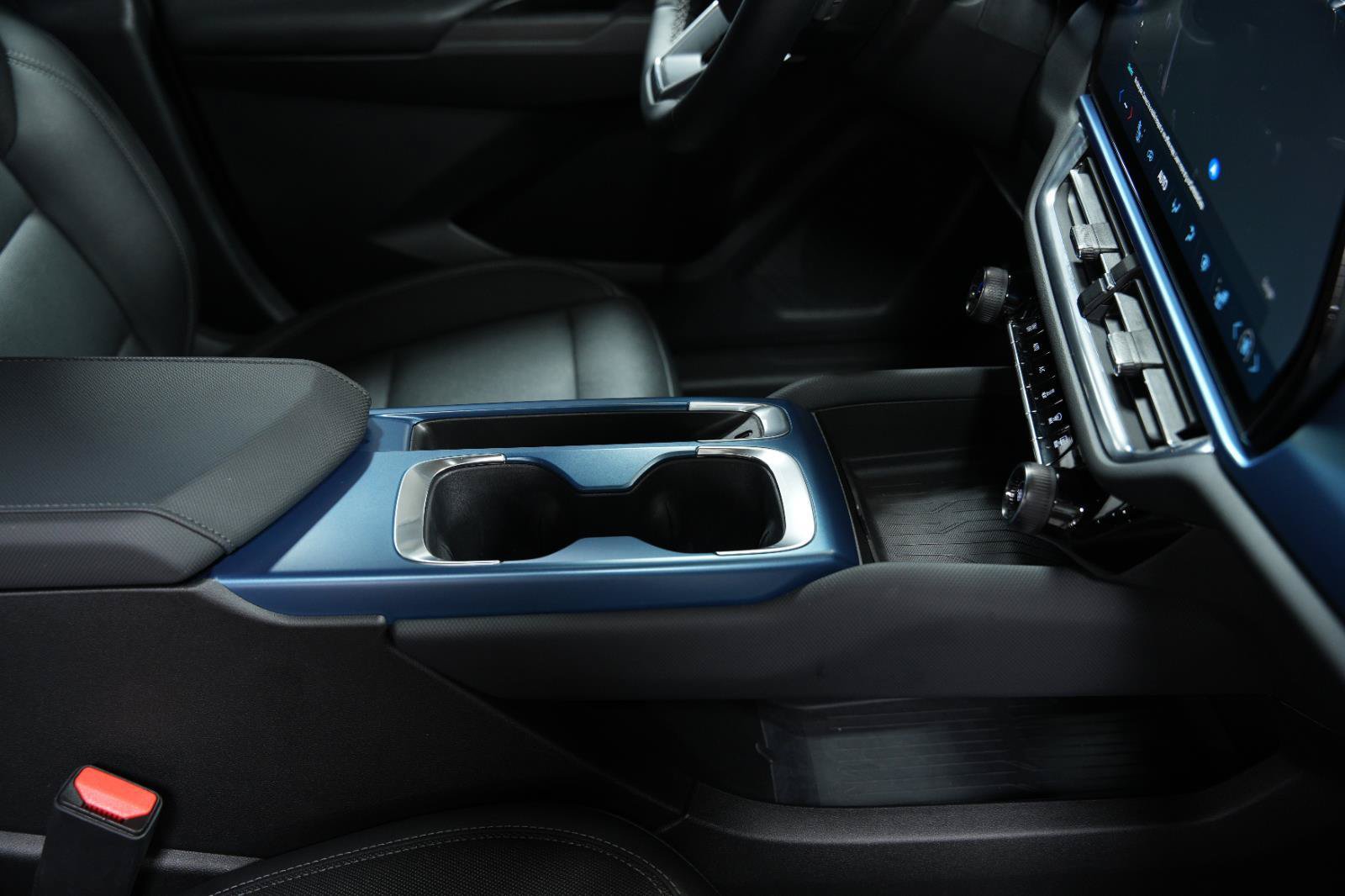 Used 2024 Chevrolet Equinox EV LT w/ LPO, Trailering Package FWD image 24