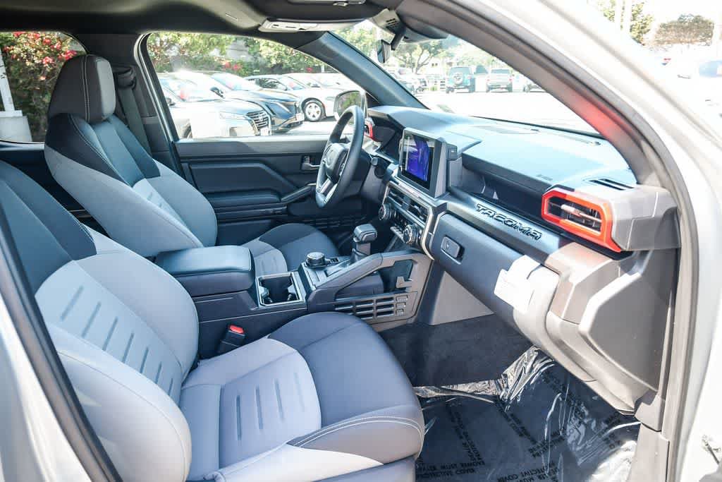 Used 2025 Toyota Tacoma TRD Sport AWD/4WD image 16