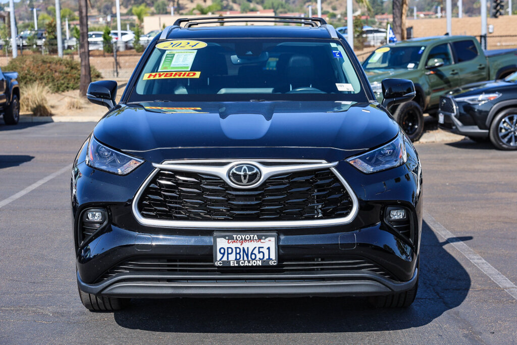 Used 2024 Toyota Highlander XLE FWD image 21