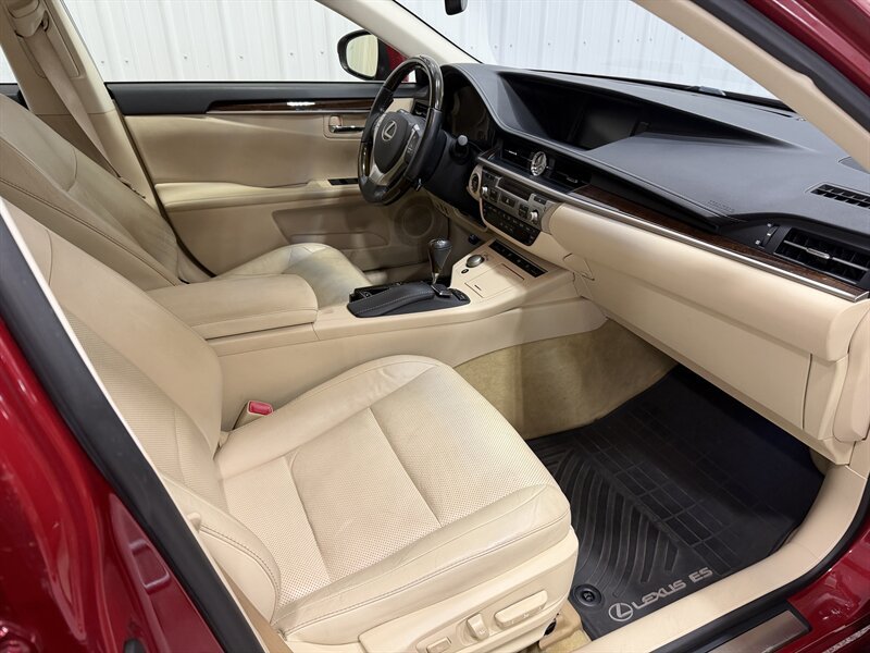 Used 2015 Lexus ES 350 w/ Luxury Package FWD image 21