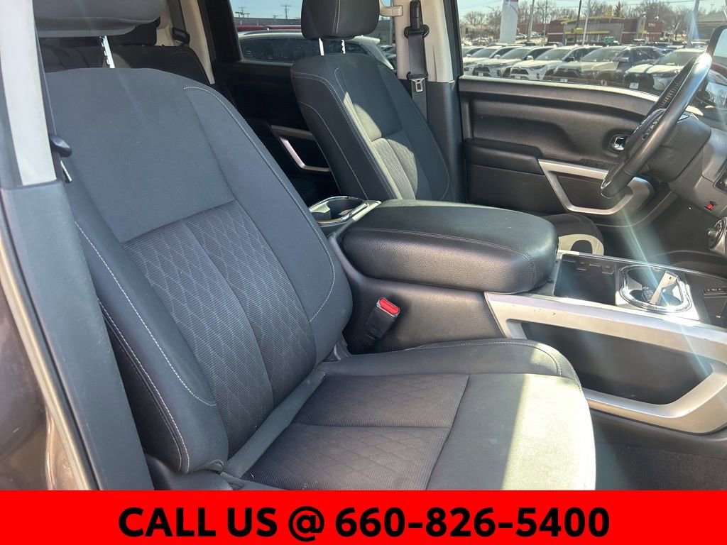 Used 2017 Nissan Titan SV image 5
