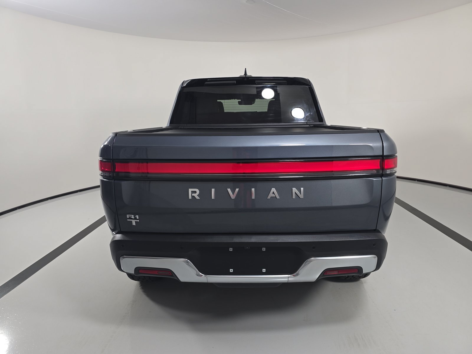 Used 2024 Rivian R1T Adventure Dual AWD/4WD image 4