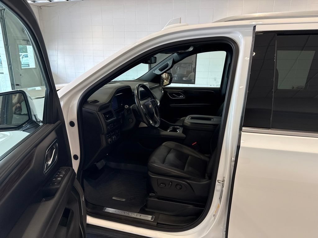 Used 2022 Chevrolet Suburban LT w/ Luxury Package AWD/4WD image 23