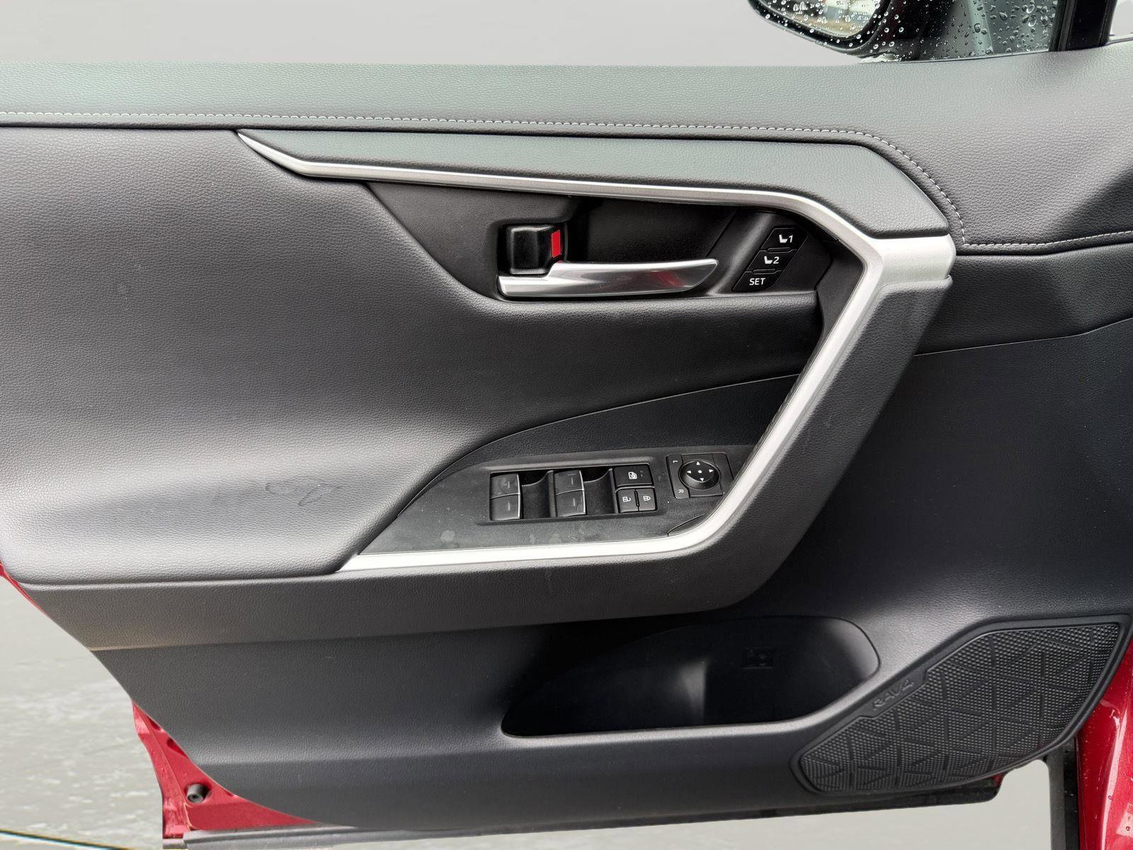 Used 2023 Toyota RAV4 Limited image 9