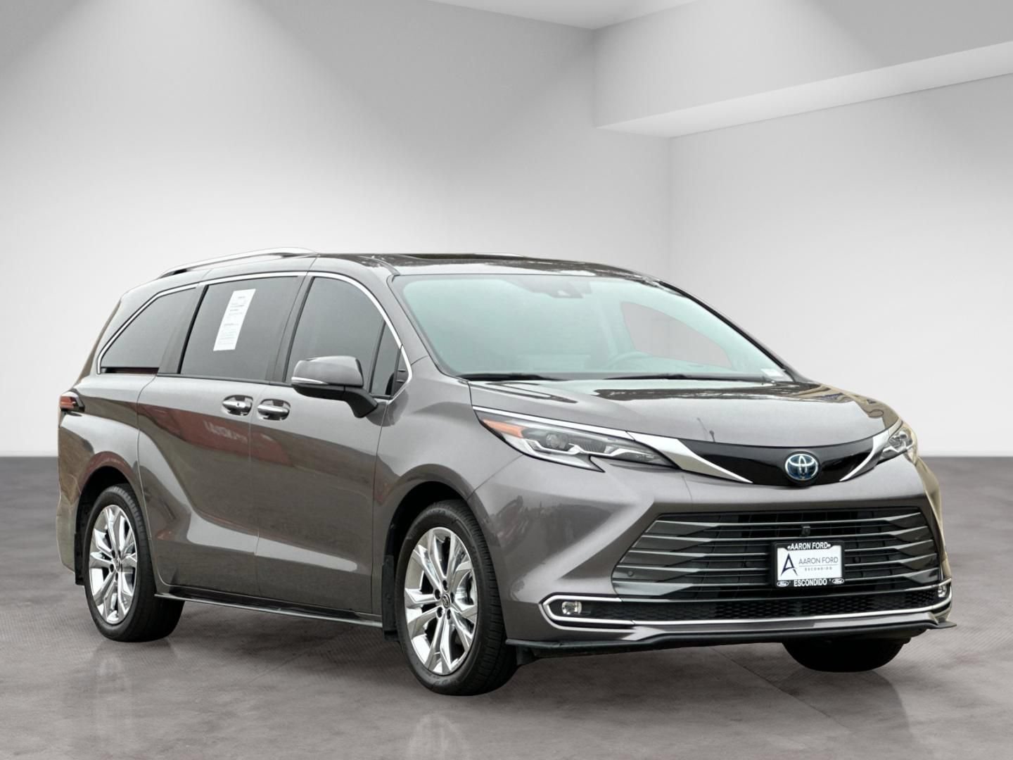 Used 2023 Toyota Sienna Platinum FWD image 9