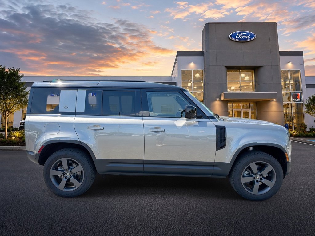Used 2024 Land Rover Defender 110 S AWD/4WD image 9