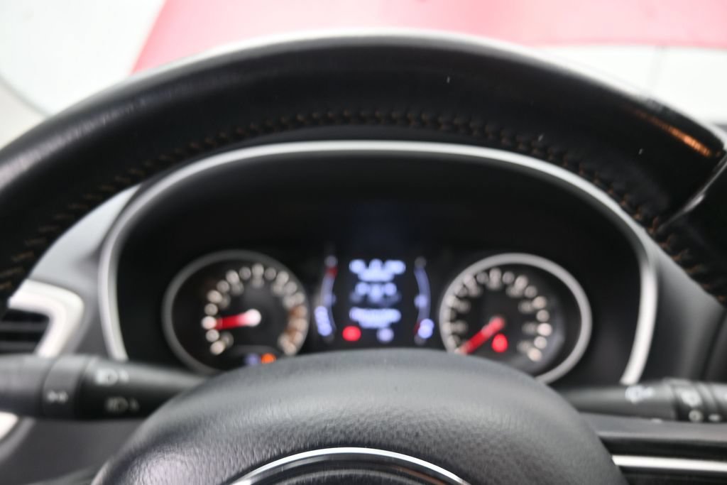 Used 2018 Jeep Compass Latitude FWD image 12