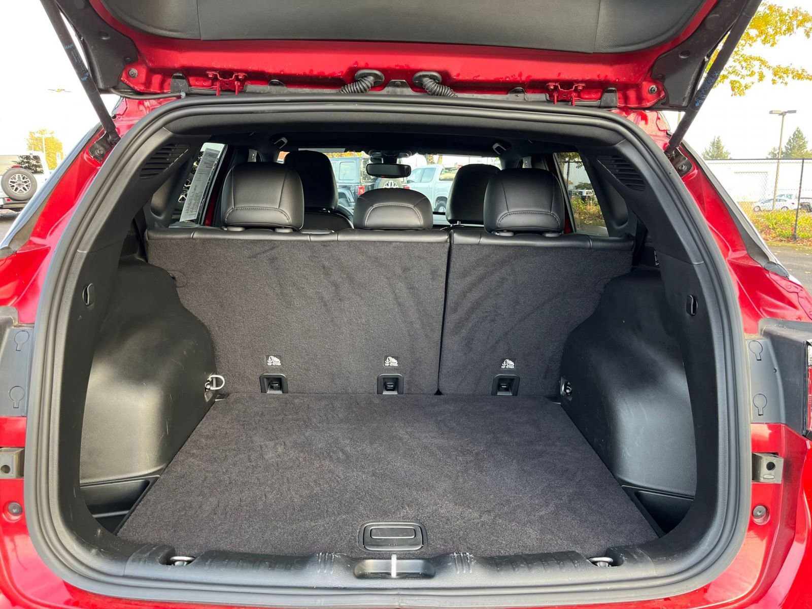 Used 2025 Jeep Compass Trailhawk image 31