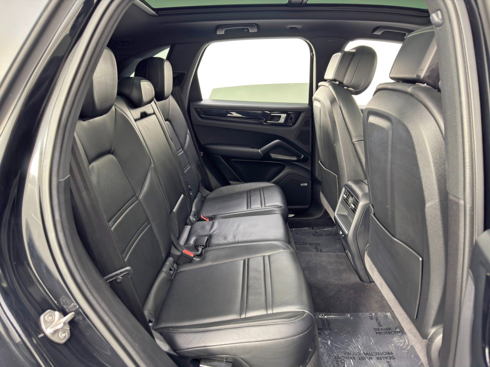 Used 2020 Porsche Cayenne E-Hybrid w/ Premium Package image 40