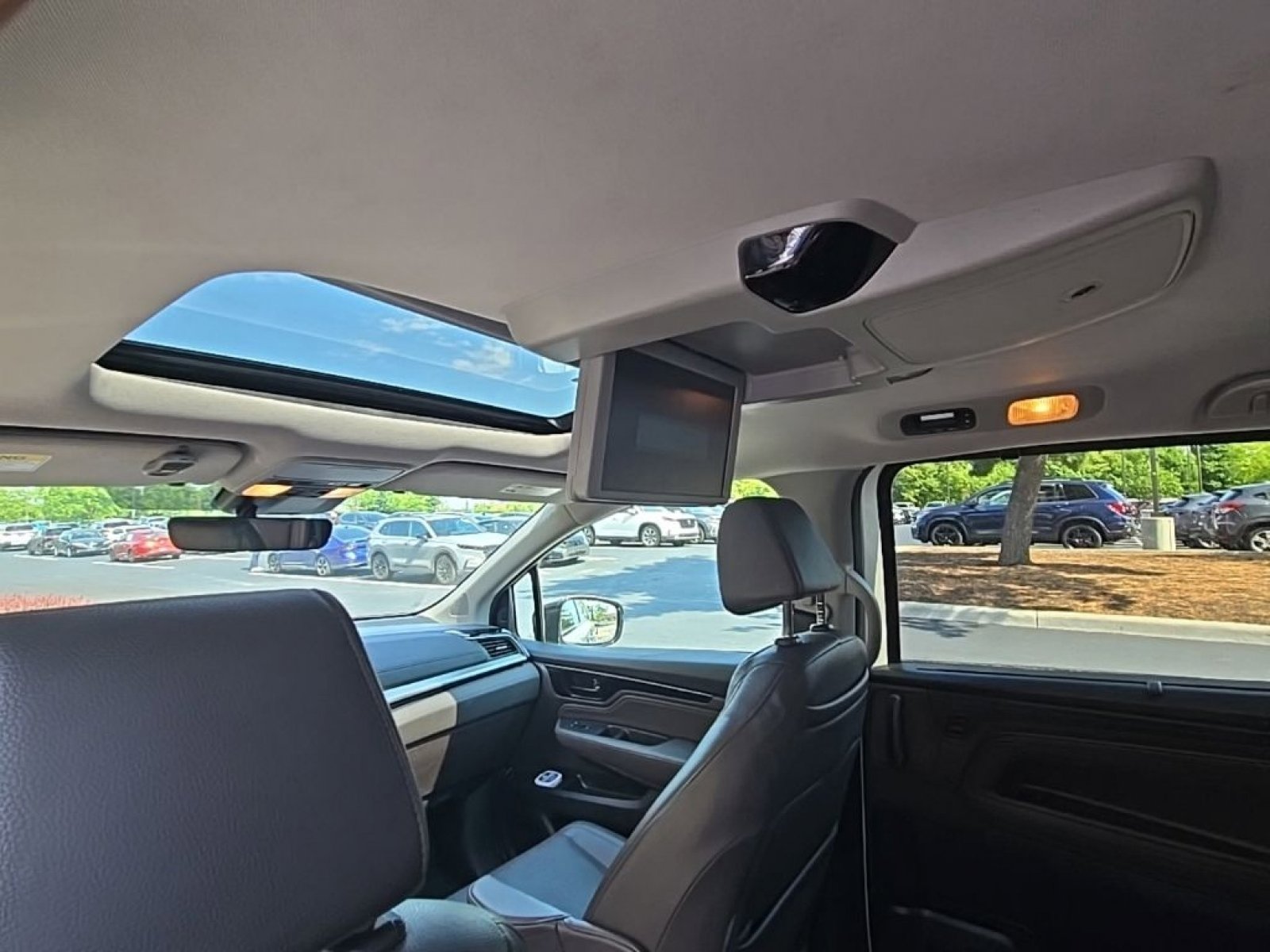 Used 2018 Honda Odyssey Elite image 8