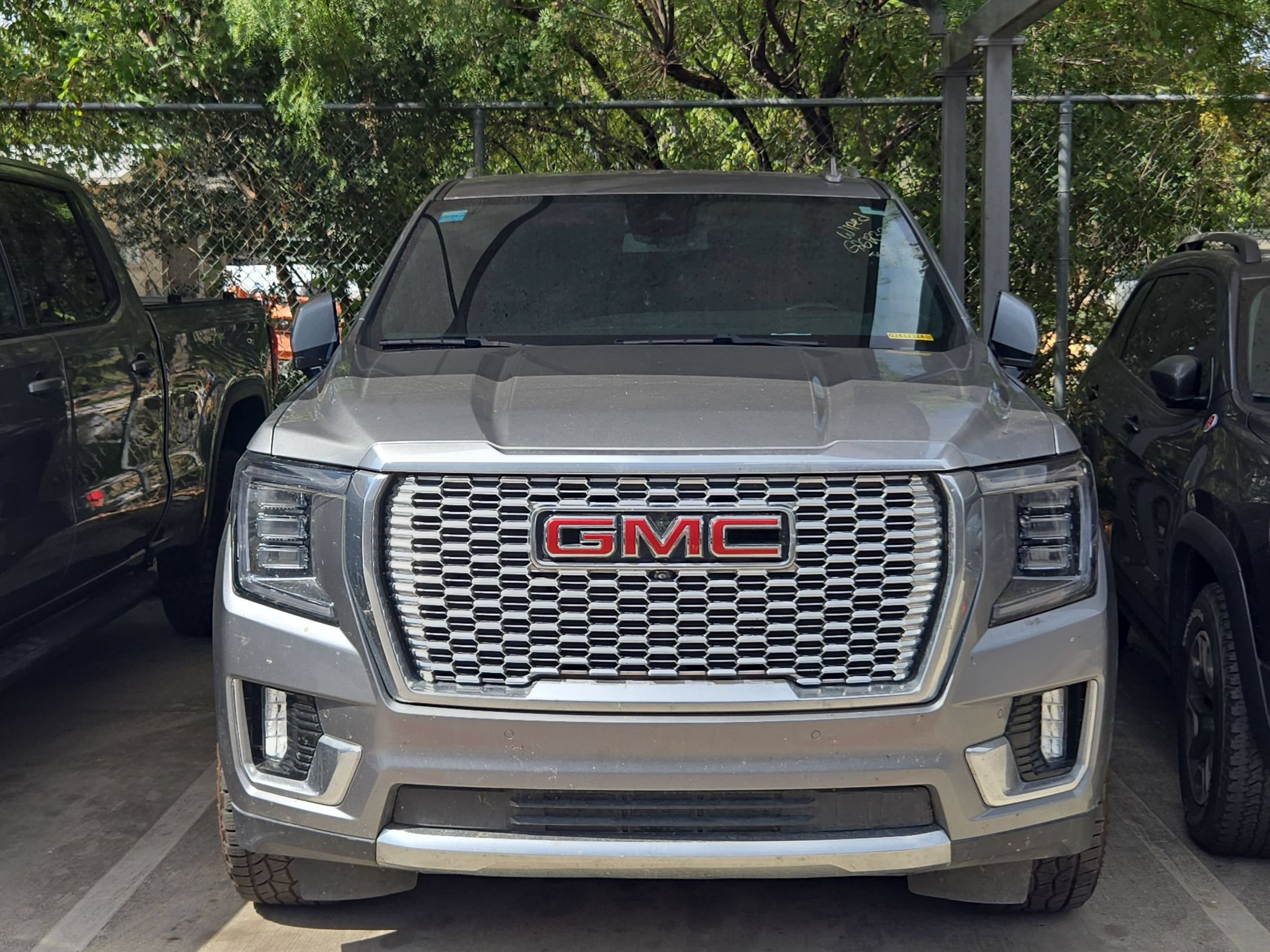 Used 2023 GMC Yukon Denali RWD image 2