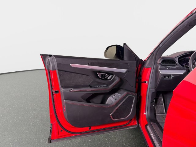 Used 2020 Lamborghini Urus AWD/4WD image 36
