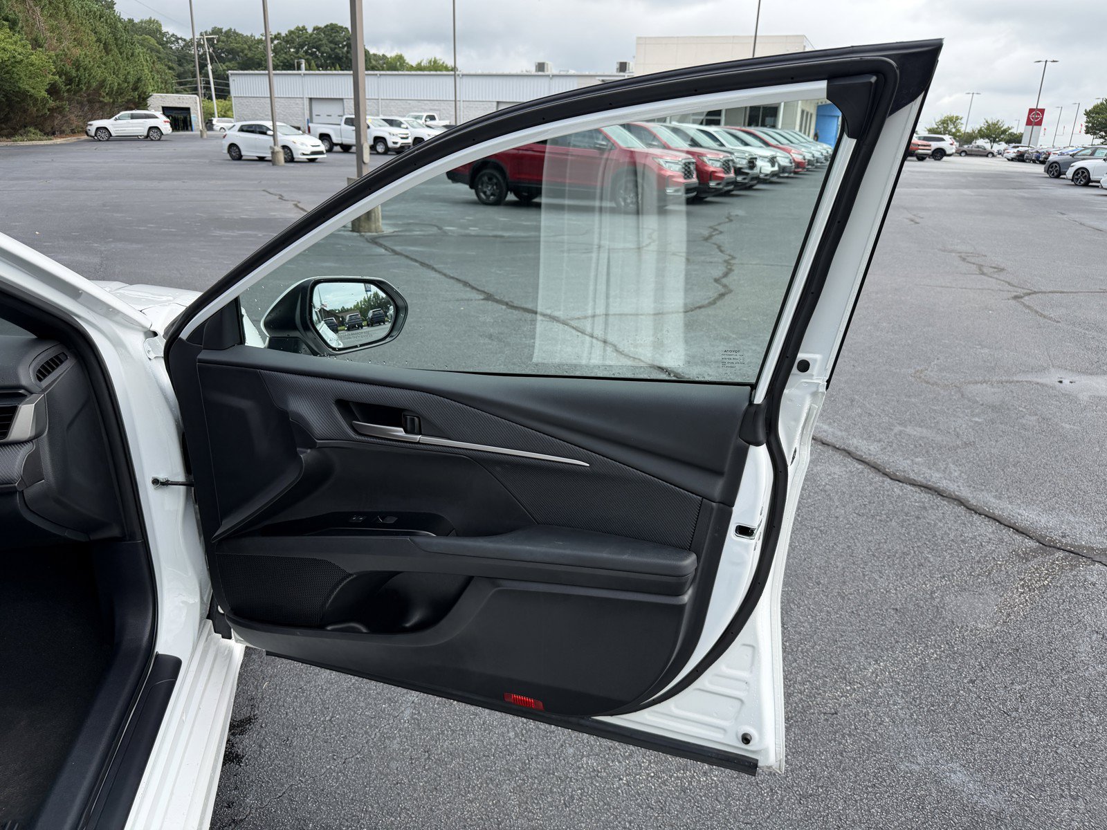 Used 2025 Toyota Camry SE FWD image 14