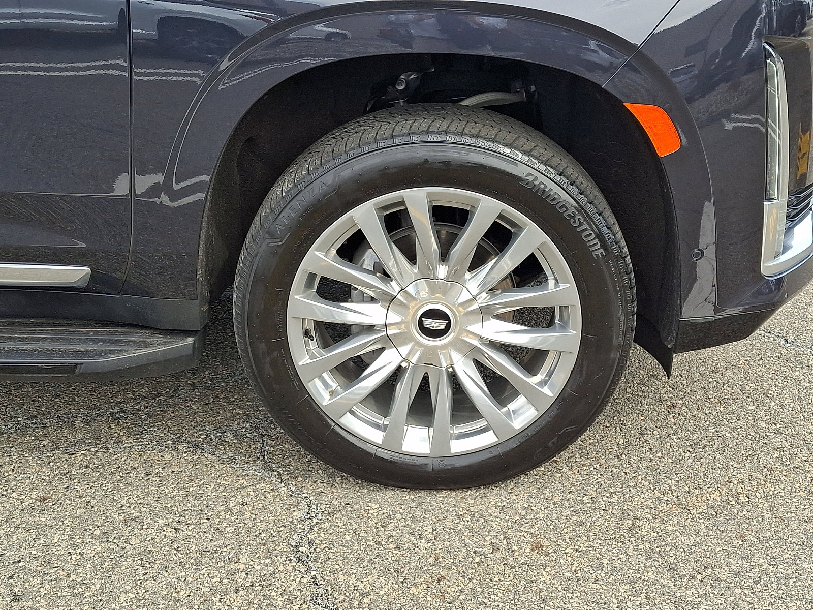 Used 2024 Cadillac Escalade Premium Luxury image 8