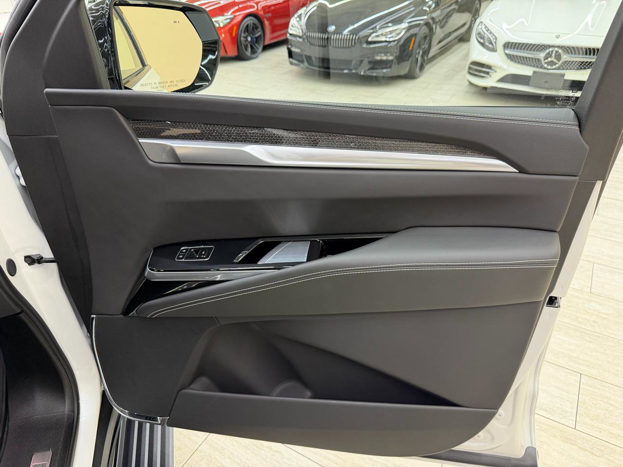 Used 2025 Cadillac Escalade V w/ LPO, ONYX Package image 43