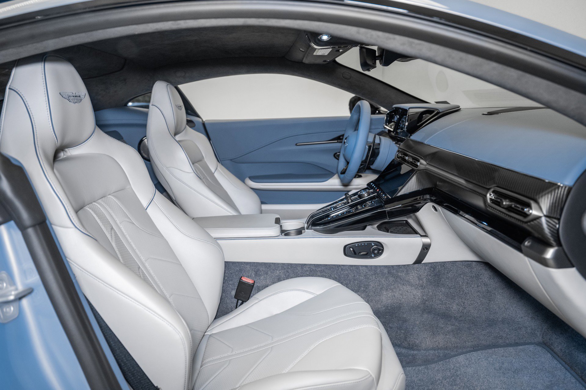 New 2026 Aston Martin V8 Vantage Coupe image 14