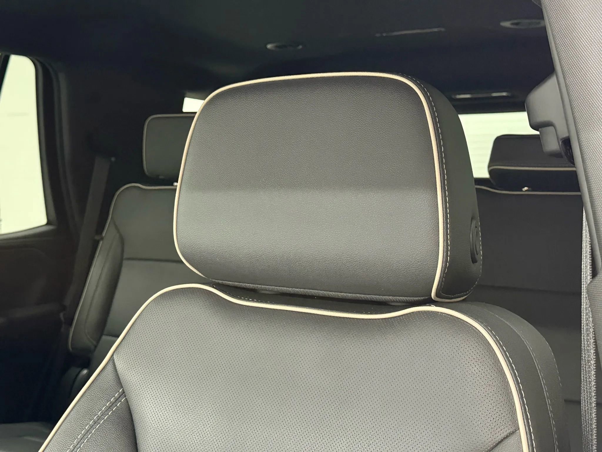 Used 2024 GMC Yukon SLT image 44