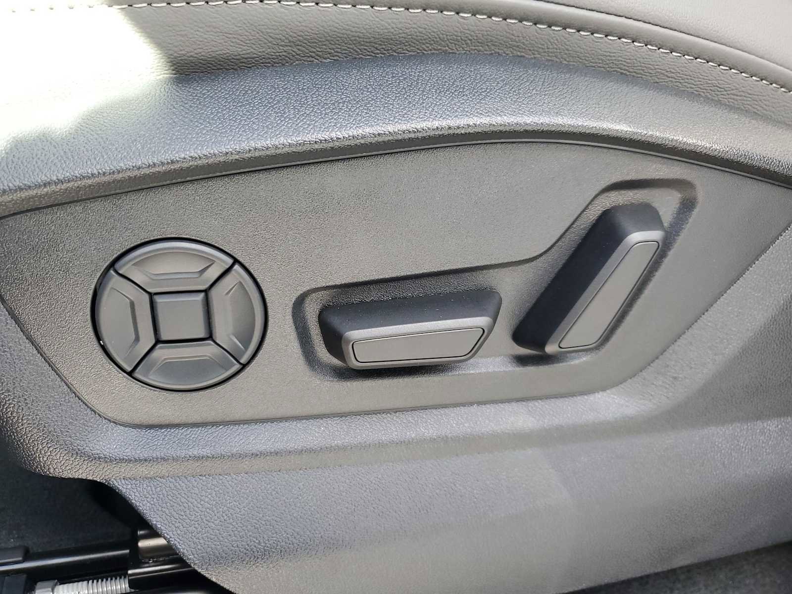 Certified 2025 Audi Q8 Premium Plus image 13