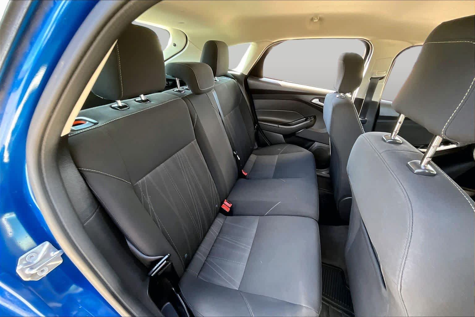 Used 2018 Ford Focus SE w/ Cold Weather Package FWD image 19