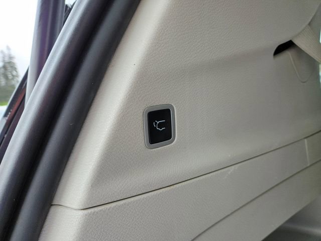 Used 2023 Chrysler Pacifica Touring-L FWD image 13