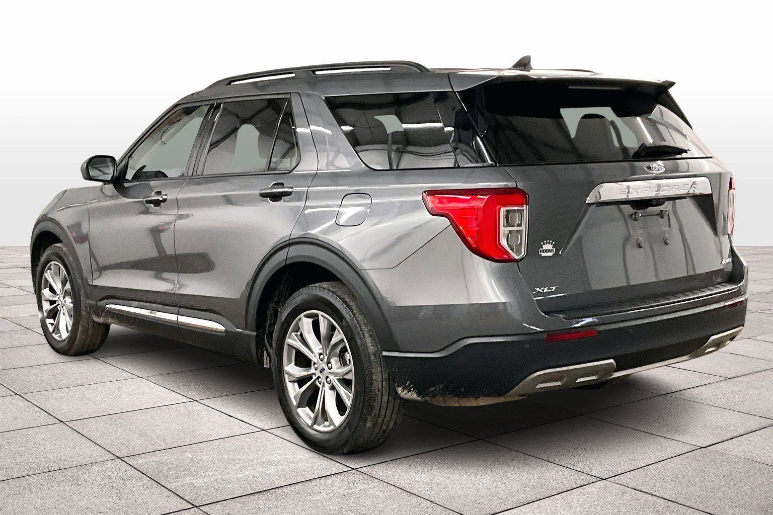 Used 2022 Ford Explorer XLT w/ Equipment Group 202A image 10