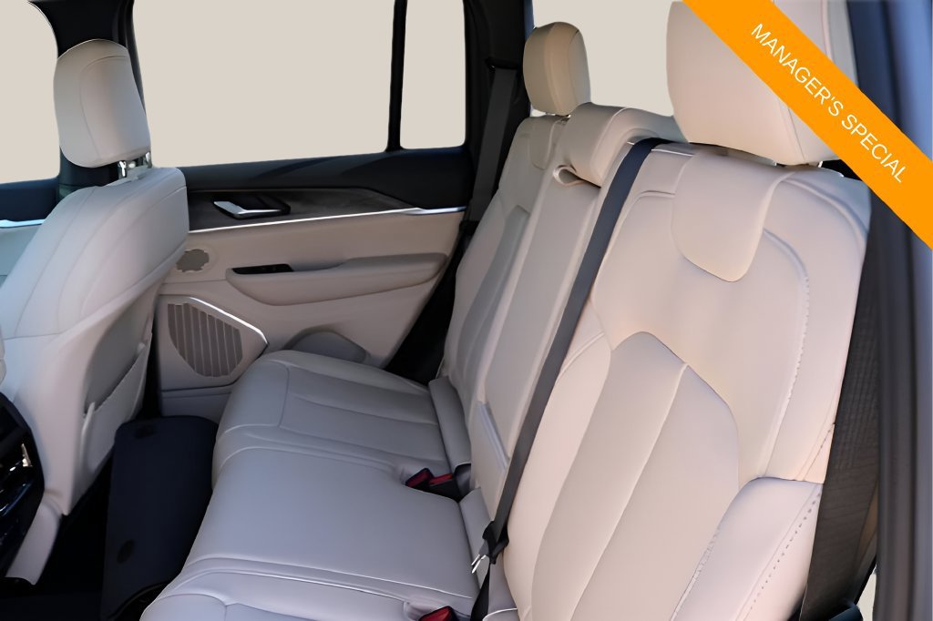 New 2026 Jeep Grand Cherokee Limited RWD image 15