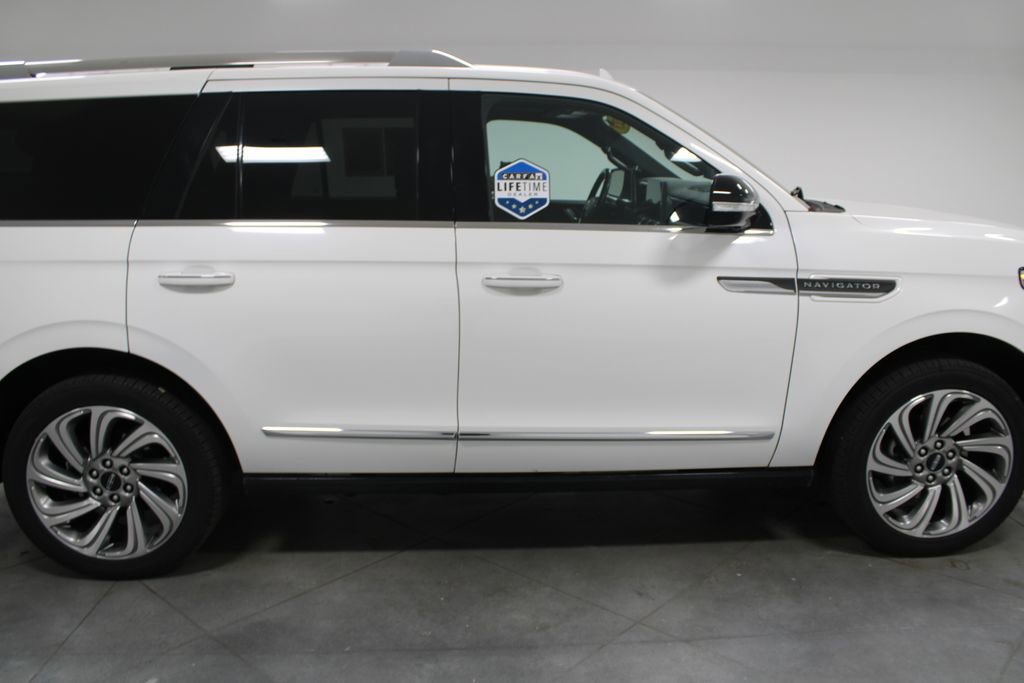 Used 2023 Lincoln Navigator Reserve image 11