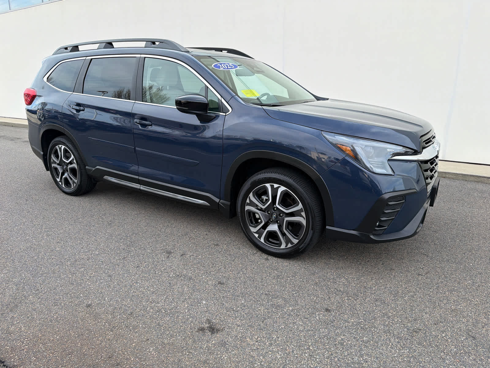 Used 2025 Subaru Ascent Limited AWD/4WD image 3