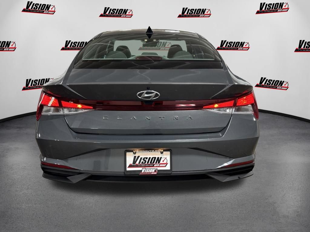 Used 2023 Hyundai Elantra SE FWD image 4