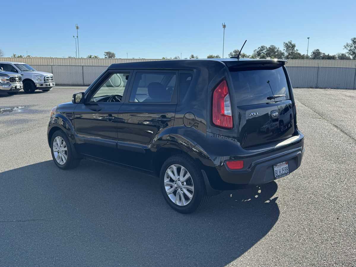 Used 2013 Kia Soul + image 7