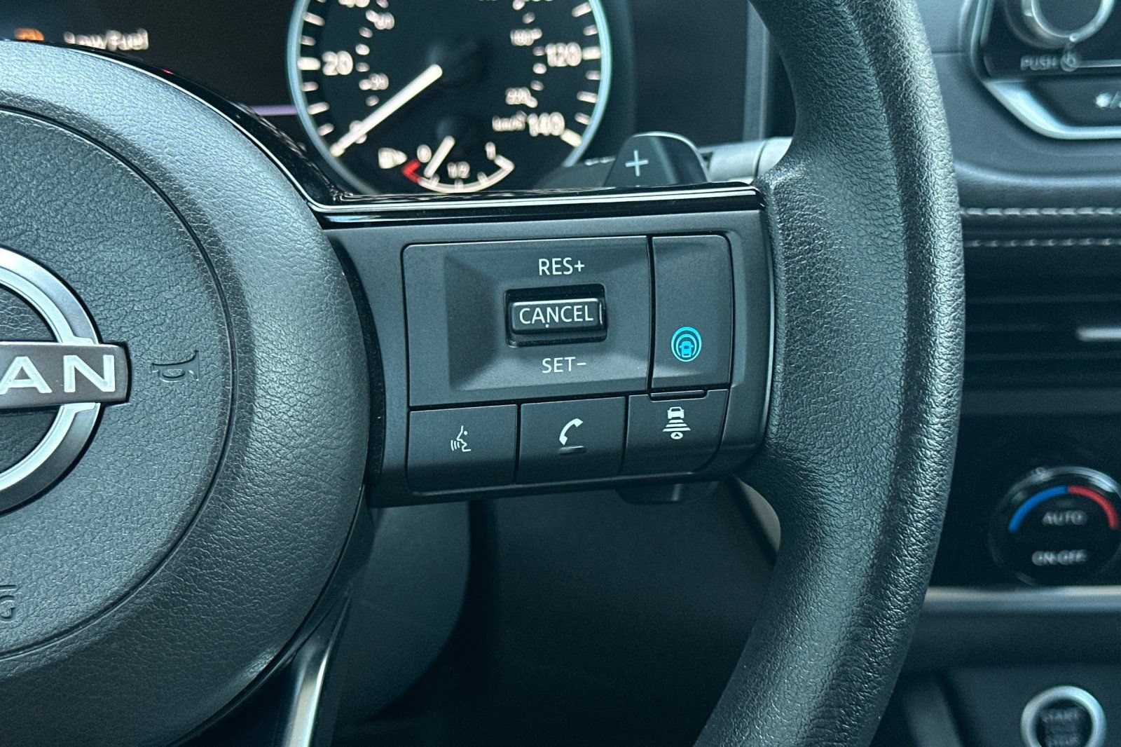 Used 2023 Nissan Rogue SV FWD image 32