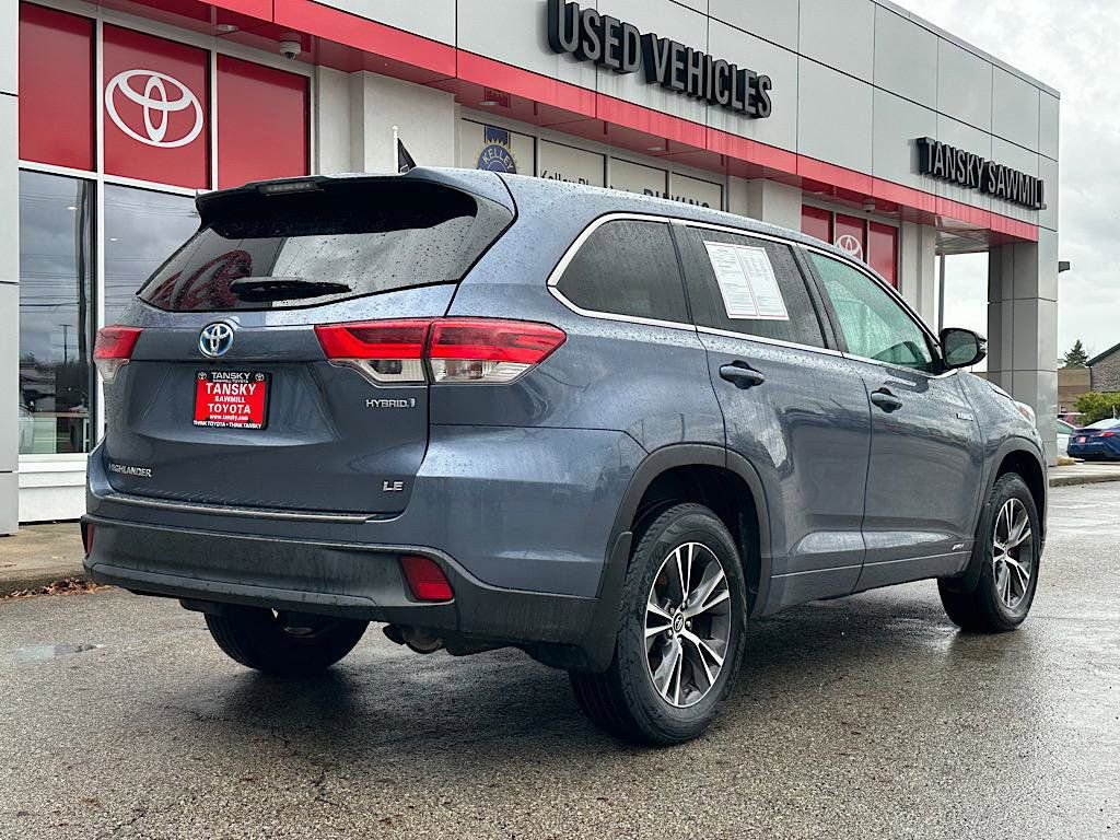 Certified 2018 Toyota Highlander LE image 5