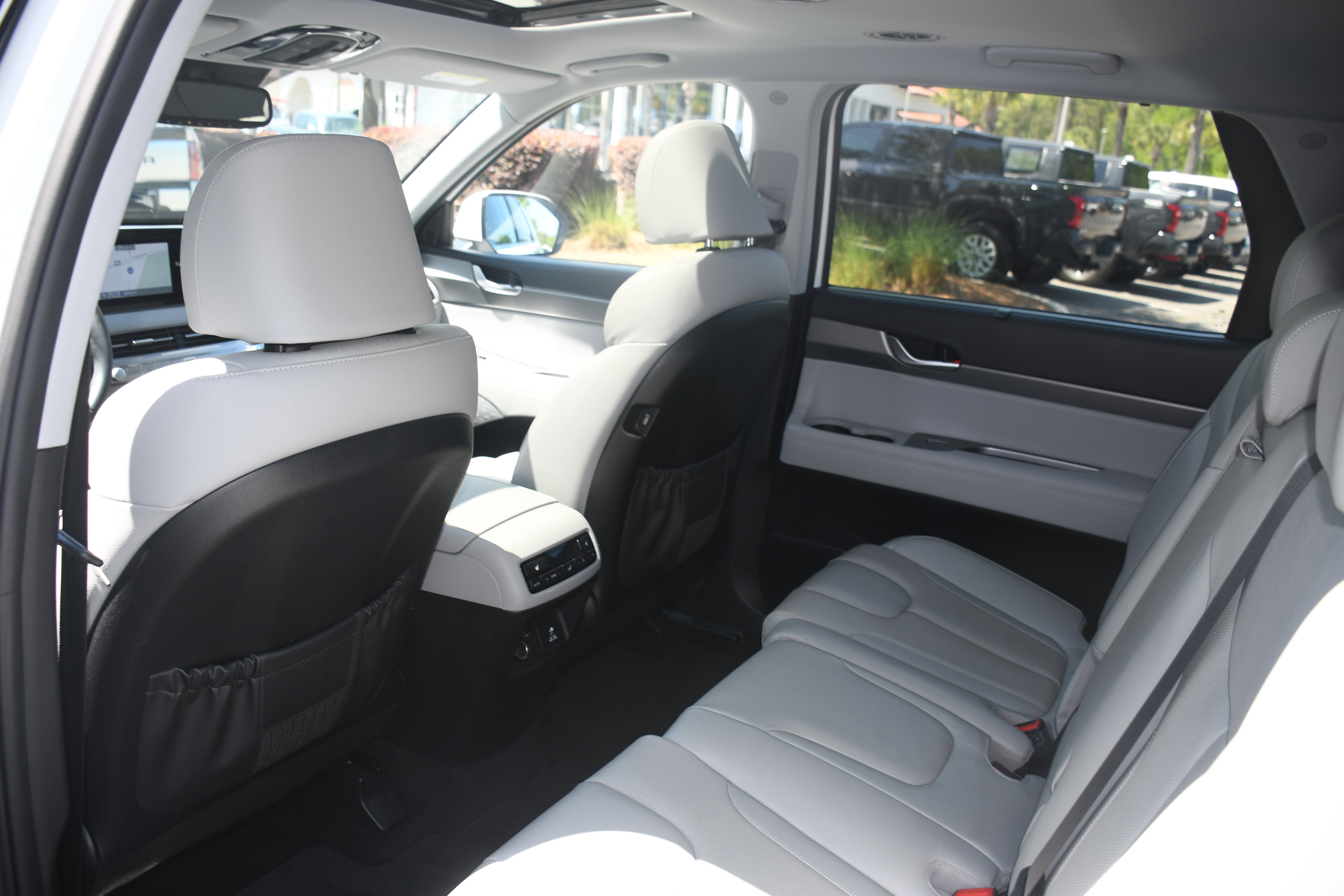 Used 2021 Hyundai Palisade SEL w/ Cargo Package FWD image 17