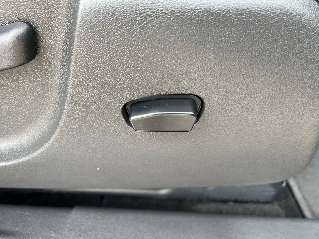 Used 2012 Jeep Liberty Sport image 12